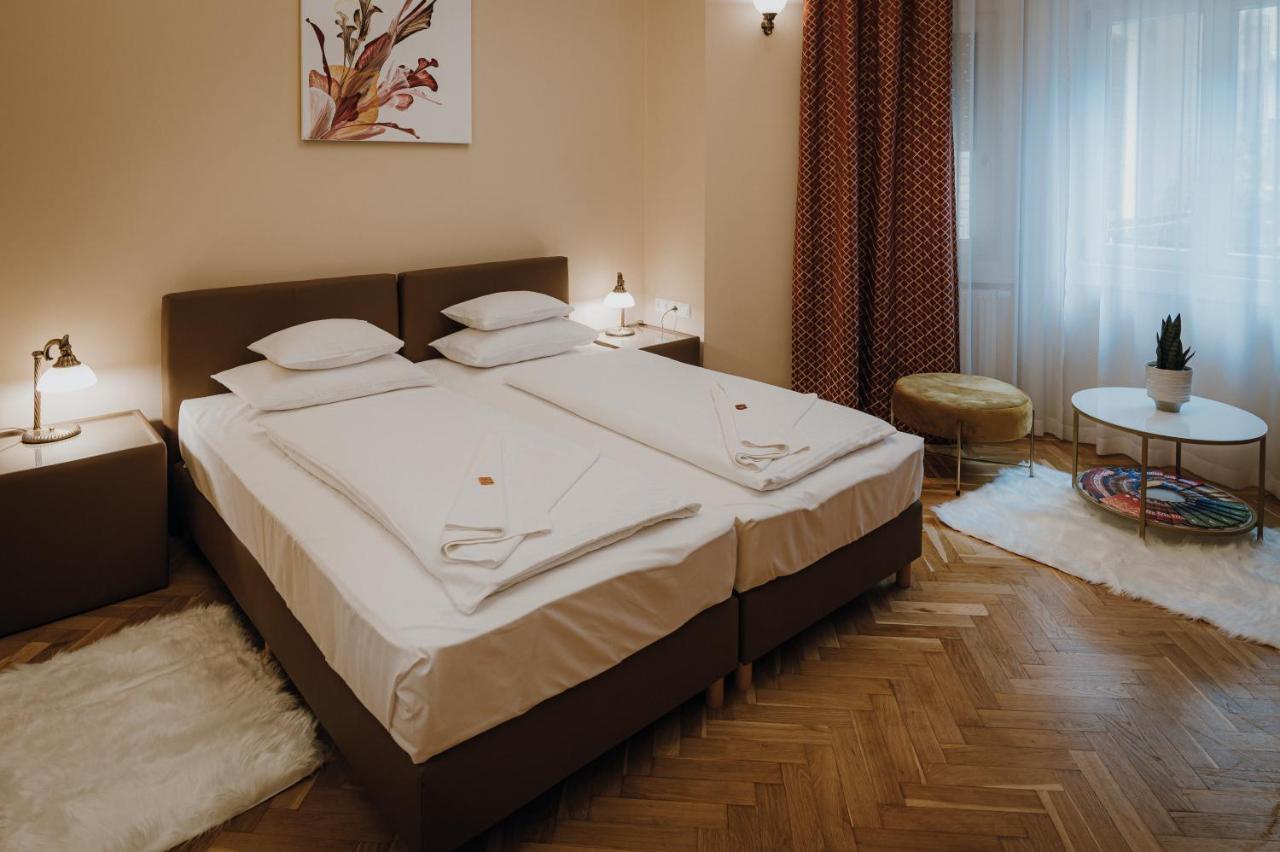 Dozsa Apartman セゲド エクステリア 写真