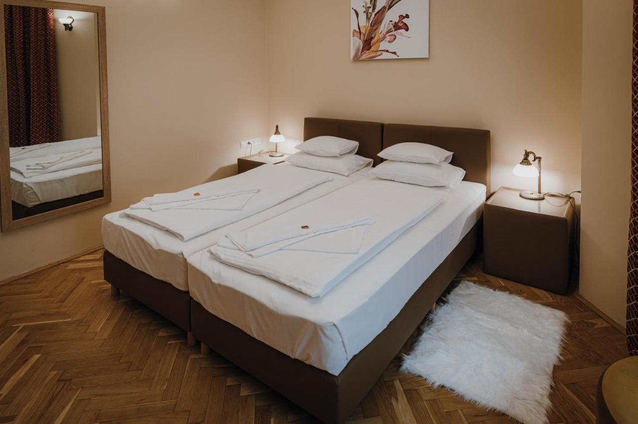 Dozsa Apartman セゲド エクステリア 写真