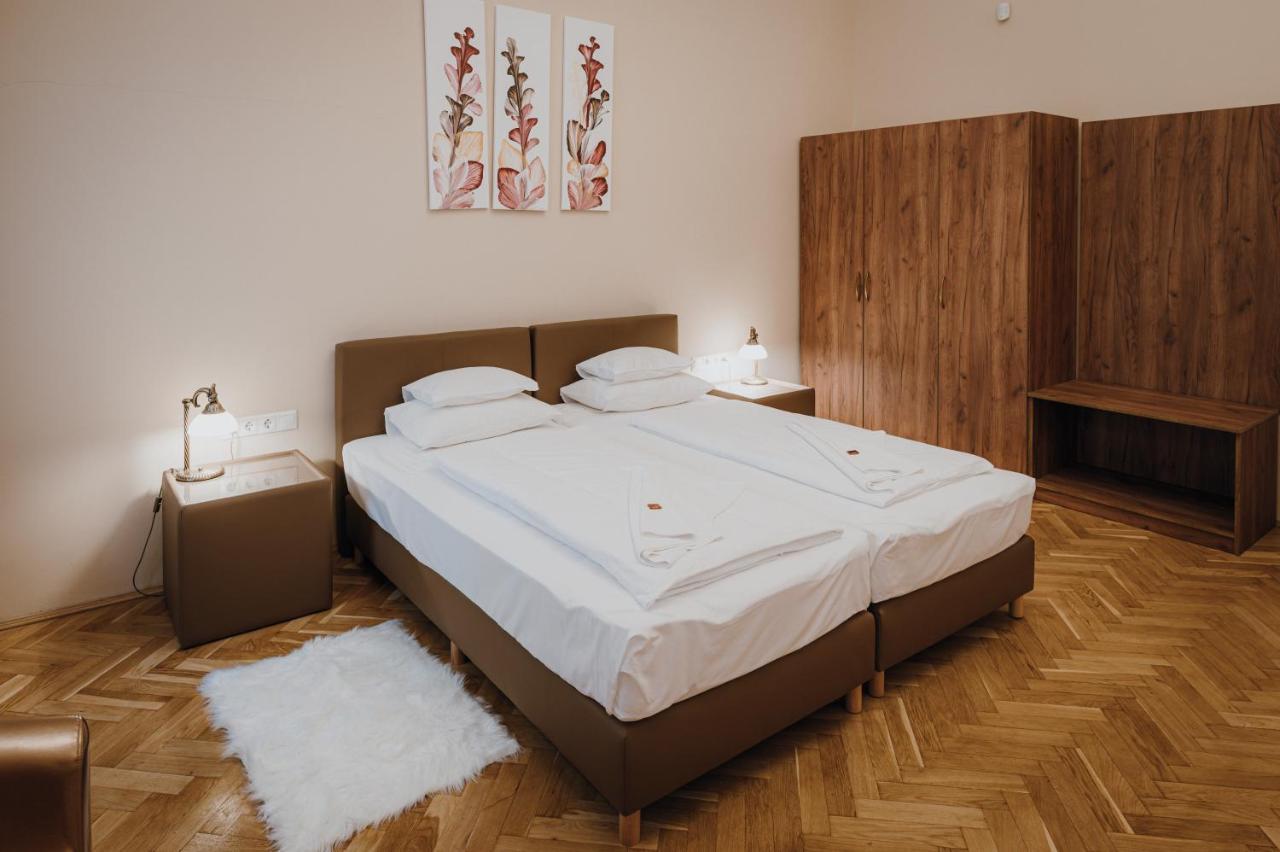 Dozsa Apartman セゲド エクステリア 写真