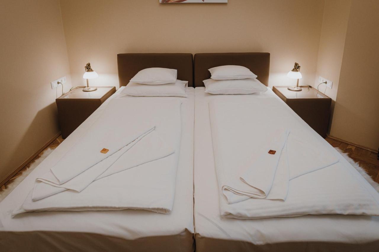 Dozsa Apartman セゲド エクステリア 写真